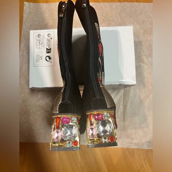 NWOT - Embroidered Faux Suede Ankle Boots (US 7) - Picture 8 of 13